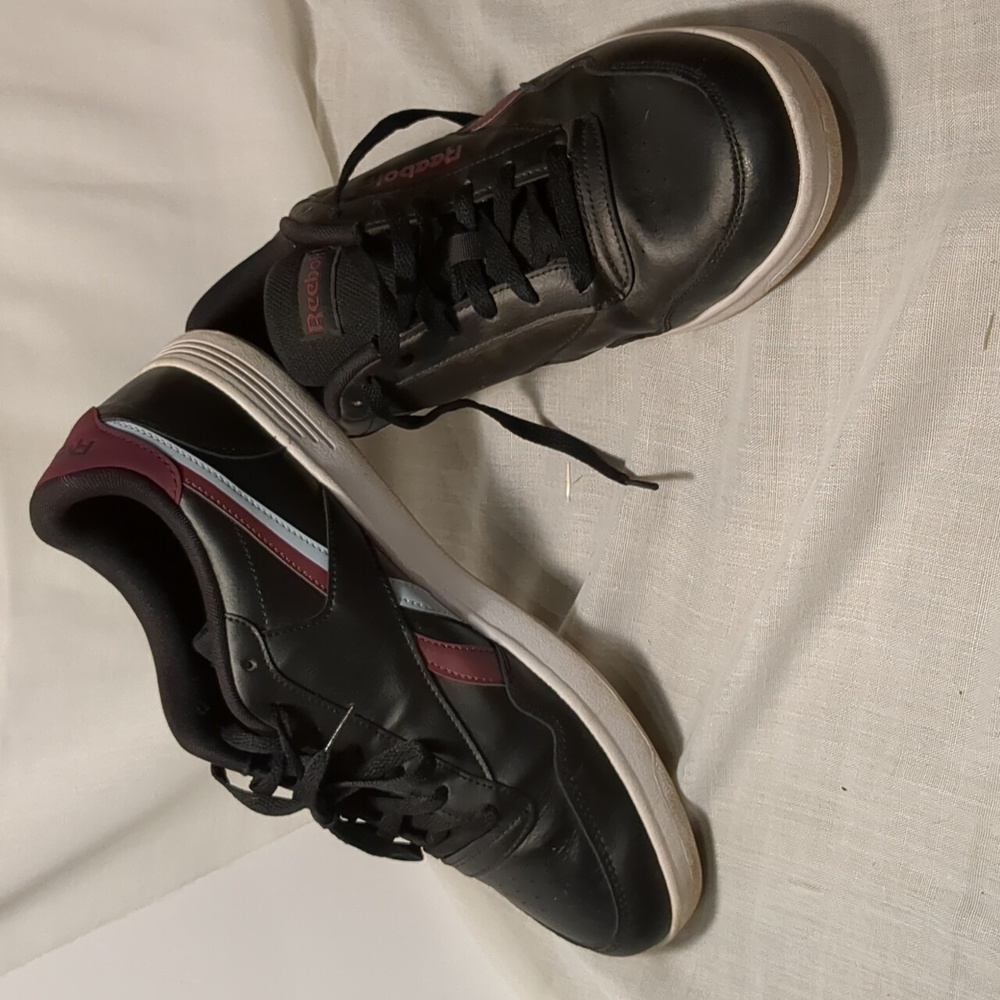 Reebok men's Ortho sneakers. Very good pre-owned condition. Men's size 12